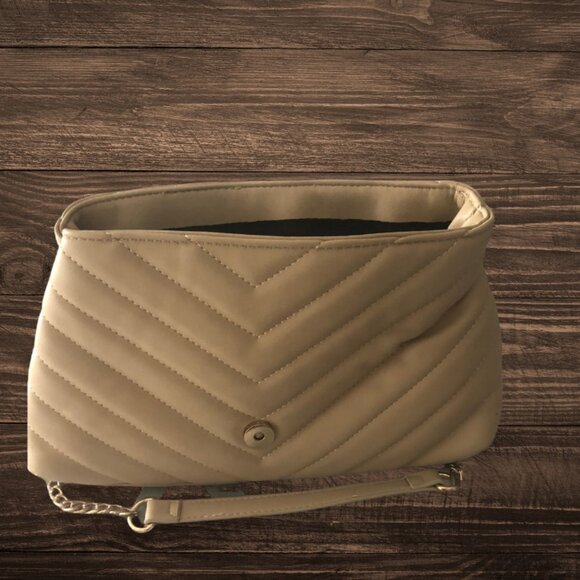 Crossbody Bag Lightweight Adjustable Chain Strap Quilted Design - Picture 3 of 6